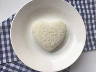 13、爱心咖喱饭,脱模。