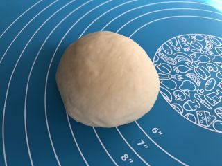 10、椰蓉餐包,捏紧收口向下放