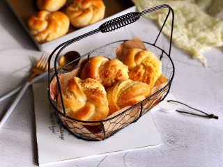 15、椰蓉餐包,冷却后密封保存，回油后会很松软