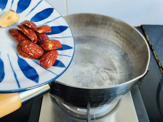 8、糖水鸡蛋,放入红枣