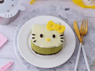 22、4寸KT猫抹茶慕斯蛋糕,成品图