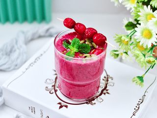 14、香蕉蔓越莓奶昔,每天一杯既饱口福又不长肉肉。