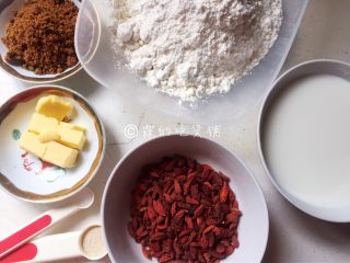 1、红糖枸杞软欧包,食材。