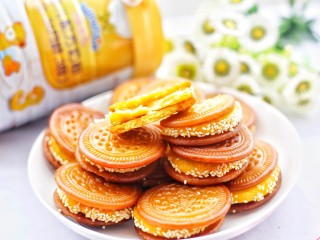 17、软糯香甜的红薯夹心饼,非常好吃。