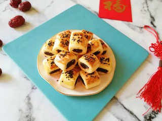 17、枣泥一口酥,全家人都喜欢吃。