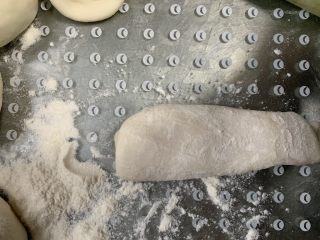 12、南瓜酥饼,卷重复上一步 卷成牛舌卷