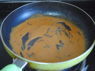 11、花生酱葱油拌面,加入大半碗清水拌匀煮沸至浓稠状即可