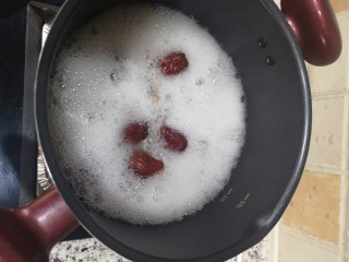 3、红枣糕（宝宝版）,煮沸两分钟后关火