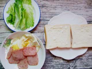 5、十味 三明治减肥便当,准备好土司和所有食材