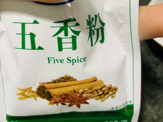 6、鲜虾饼,加五香粉；