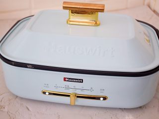 15、酸奶舒芙蕾蛋糕,盖上锅焖盖3-5分钟