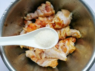 6、外酥里嫩的黄金炸鸡腿,一勺糖。