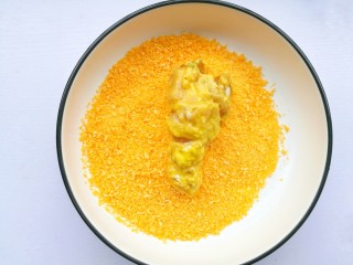 17、外酥里嫩的黄金炸鸡腿,一层面包糠。