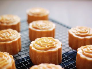 37、金沙奶黄月饼,成品