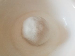 4、红糖糍粑,再揉成面团