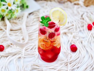 13、橘子蔓越莓蜂蜜冰饮,颜值担当又健康营养，我家宝贝超喜欢。