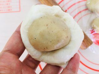 7、五香酥饼,油皮包入油酥。