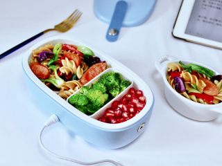 16、火腿肠时蔬炒意面便当,拿到学校和公司，中午加热以后就可以享用了。