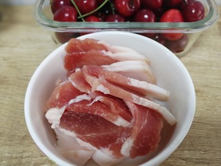 6、白菜炖豆腐,肉切大片。