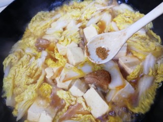 17、白菜炖豆腐,少许十三香。