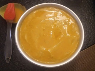 23、不一样的红薯芝士蛋糕????—绝赞美味！,薄薄的刷在表面就行了。