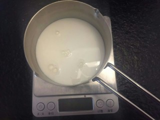 1、布里欧修汉堡面包????,室温牛奶75ml