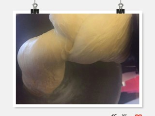 16、布里欧修汉堡面包????,这样就可以来面团光滑盆里没有面糊提起面钩会自己落下