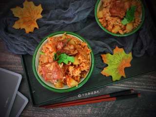 11、排骨焖饭,看着腾腾的热气和着香味氤氲而上，心也会变得温暖起来。