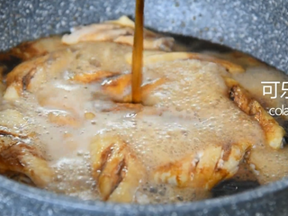 9、可乐鸡翅真的没有你想象的那么难，快来学！,倒入可乐