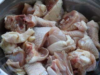 1、吃鸡≈大排档炒鸡≈,鸡腿剁小块