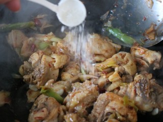 16、吃鸡≈大排档炒鸡≈,加入白糖