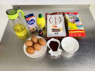 1、红丝绒蛋糕卷,准备材料