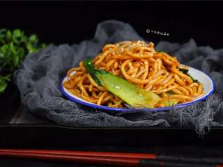 10、酱油炒面,炒法简单、美味可口、重要还实惠，几元钱就能吃撑