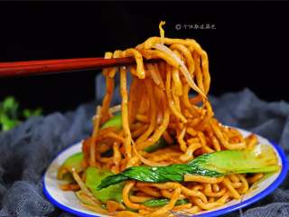 15、酱油炒面, 炒法简单、美味可口，几元钱就能吃撑。