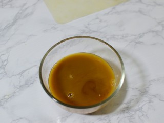 6、红烧茄子,酱汁所有材料混合