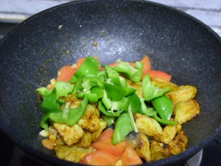 10、红烧茄子,加茄子和青椒