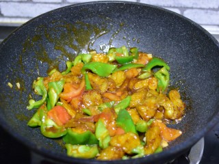 12、红烧茄子,炒匀即可