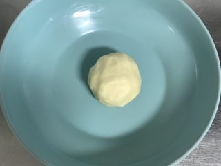 3、咸味香葱芝麻小酥饼,状态是这样没有面粉颗粒，装入保鲜袋冰箱冷藏备用。