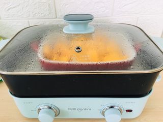 3、南瓜糯米饼,隔水蒸熟。