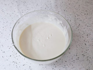 6、糯米凉糕,再次搅拌均匀