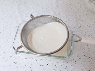 7、糯米凉糕,过筛一遍