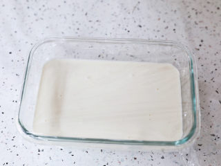 8、糯米凉糕,盖上保鲜膜