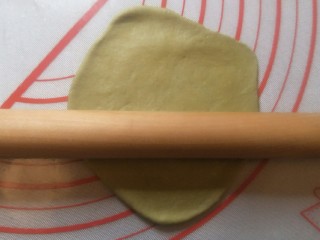 16、爆浆抹茶冰心面包,排出空气