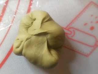 17、爆浆抹茶冰心面包,重新整圆