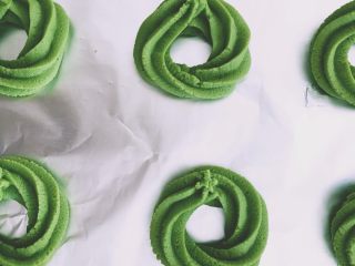 11、抹茶曲奇,挤出喜欢的花型