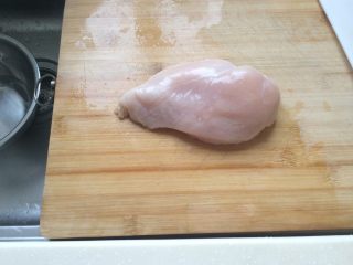 1、销魂鸡排饭,一块鸡胸肉平均分成3片