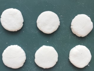 5、红糖麻糍,按扁