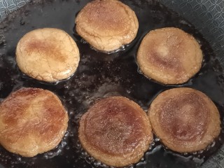 10、红糖麻糍,小火慢熬