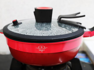 7、西瓜西米露,关火盖上锅盖焖10分钟