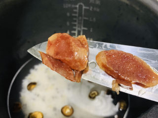 14、香菇腊肠焖饭,加腊肠；